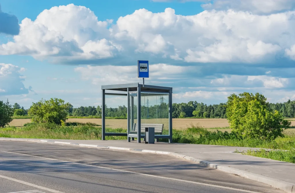 Bushaltestelle in der Landschaft bei Munkwolstrup